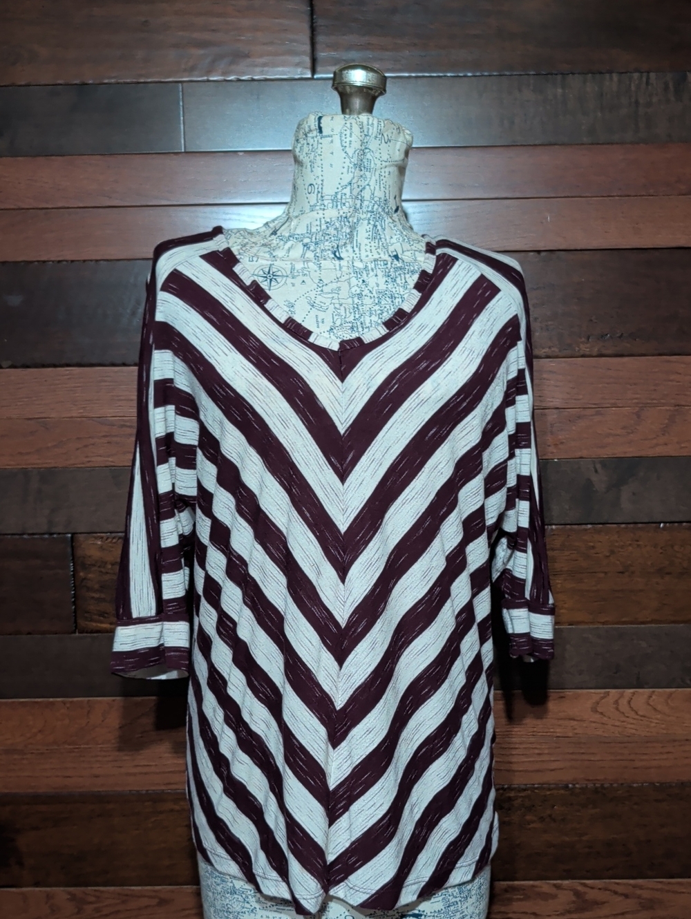 Apt. 9 Chevron V-Neck Tunic in Ivory & Burgundy - Picture 4 of 10